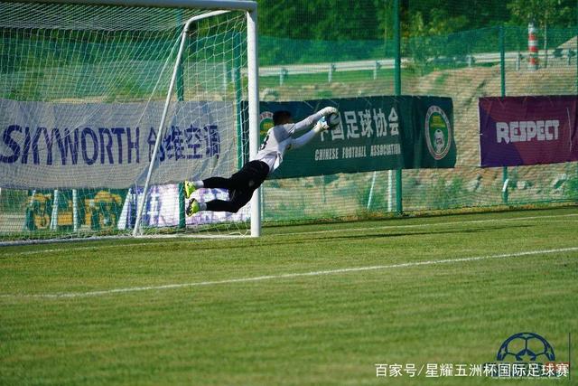 年轻球迷嘲讽穆雷 关键罚球落空成焦点